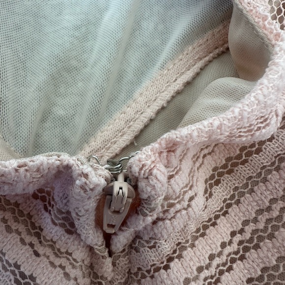 Light Pink Lace Dress | Size 3 - Picture 9 of 9